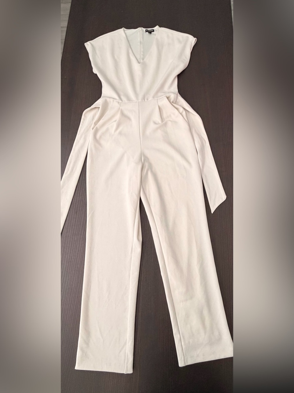 Express Cream V-Neck Jumpsuit Cap Sleeve Belted waist with pockets Size XXS